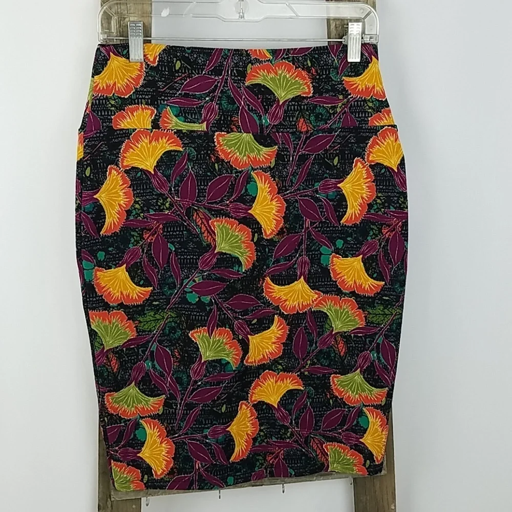 Lularoe Cassie women M pencil skirt below‎ knee